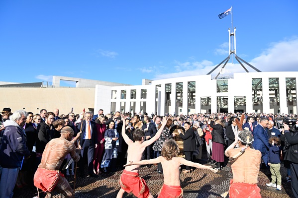Image shows Indigenous Australians performing a Welcome to Country ceremony at the opening of parliament, 20022
