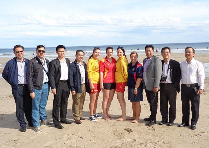 A delegation from ASEAN countries with members of the Inverloch Surf Lifesaving Club, November 2014