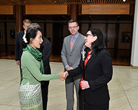 Aung San Suu Kyi meets Bronwyn Notzon, Usher of the Black Rod