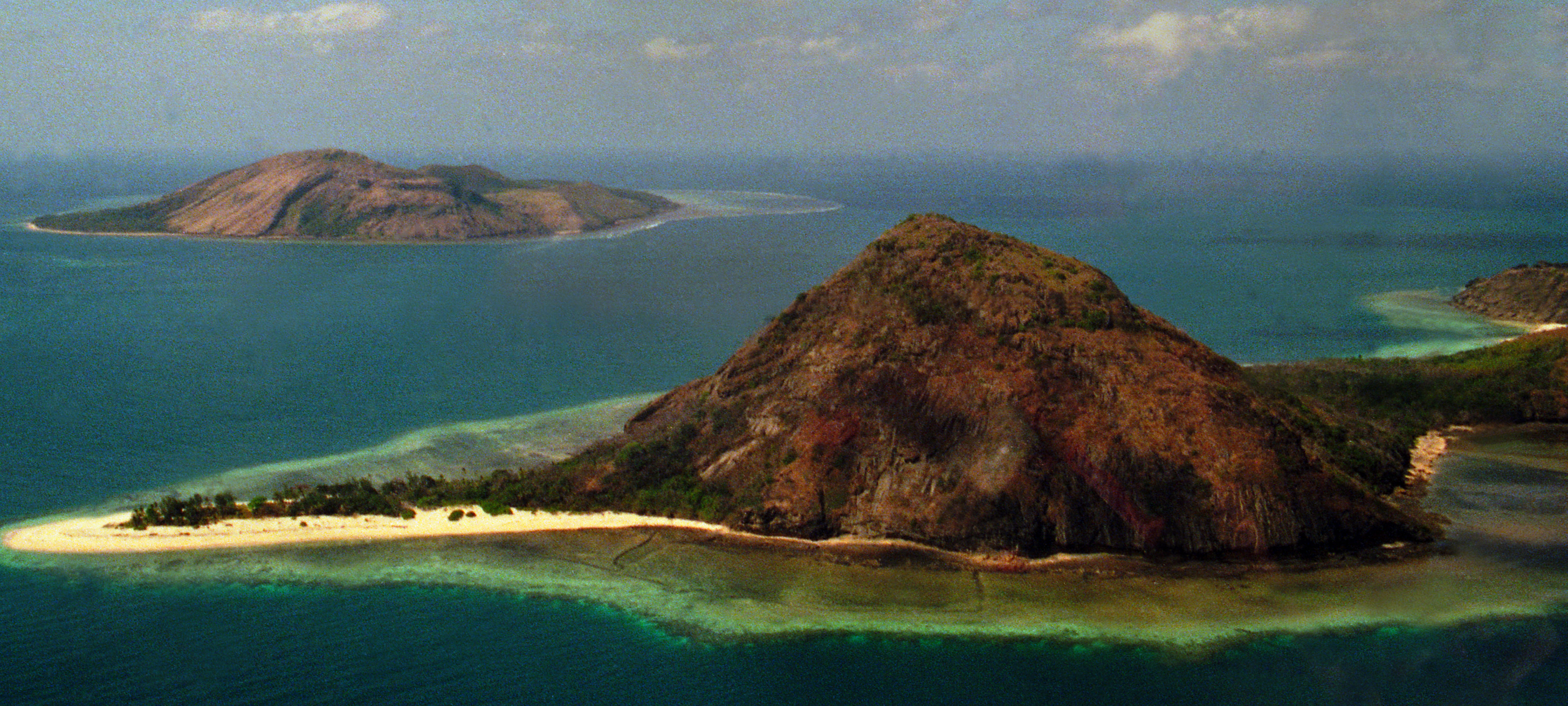 Photo of the Dauar and Murray Islands by Trevor Graham, May 1989, Yarrabank Film.