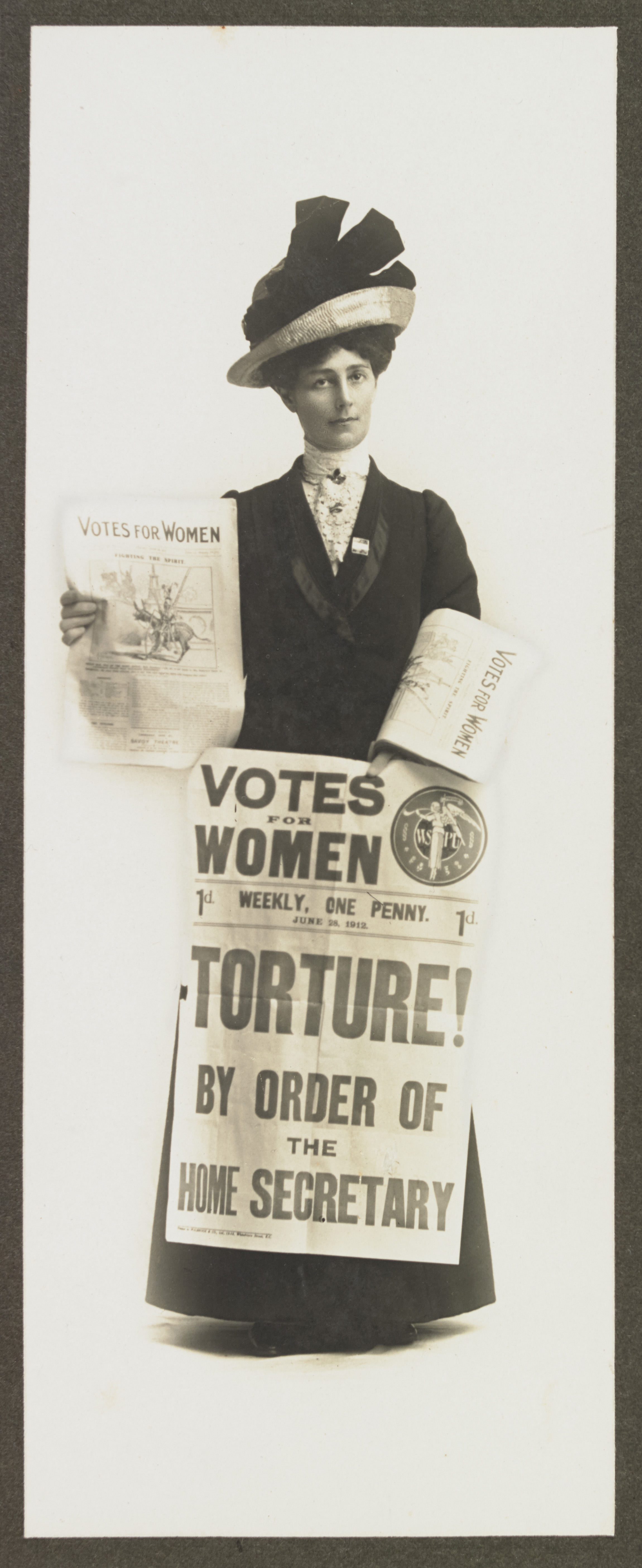 Vida Goldstein selling newspapers, State Library of Victoria