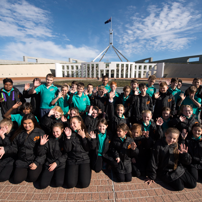 School children at the front of Parliament House