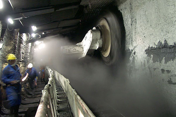 An example of dust control in a longwall mine