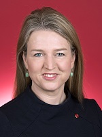 Photo of Senator Louise Pratt 