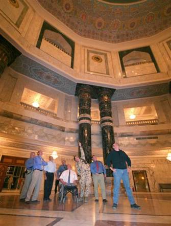 Figure 6.3 Delegates view the entrance to the Al Faw Palace, a former Regime palace now home to General Casey’s Headquarters MNF-I